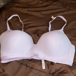 NWT VS T SHIRT BRA